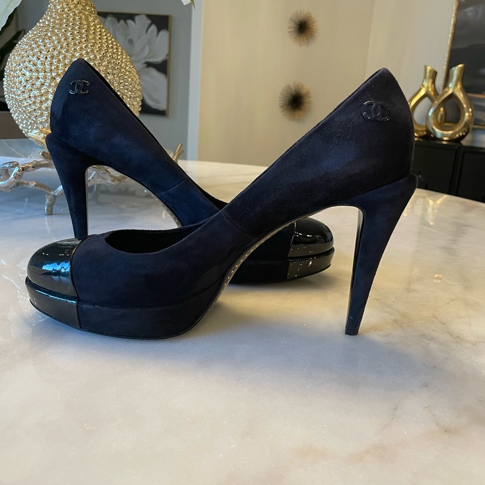Authentic Chanel heels pumps size 41 10 navy blue suede and patent leather cap